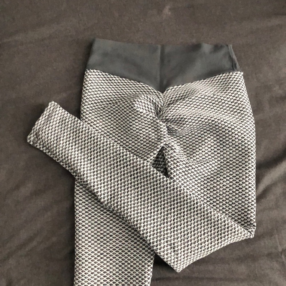 Full length scrunched butt leggings